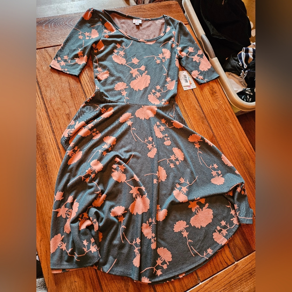 NWT LuLaRoe Nicole Dress M